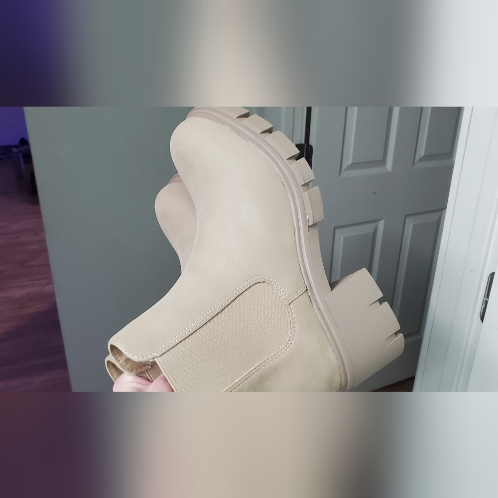 Mia Stylish Beige Ankle Boots Size 9.5